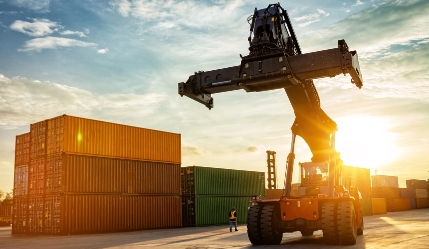 Comparison between LCL (Less than Container Load) and FCL (Full Container Load) shipping methods for ocean freight